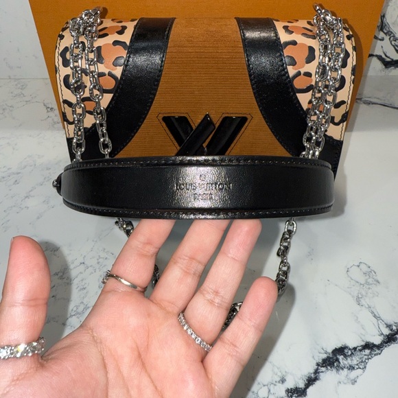 Louis Vuitton Monogram Twist MM Leopard Print - Picture 2 of 13